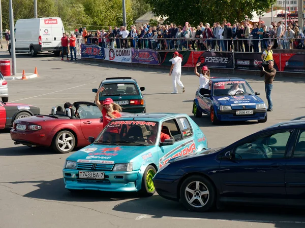 Gomel, Beyaz Rusya - 14 Eylül 2019: Araba Fuarı. Yol Güvenliği Kampanyası Sporcuları-2019 — Stok fotoğraf