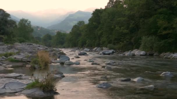 Rio Montanha Pôr Sol Nas Montanhas Itália — Vídeo de Stock