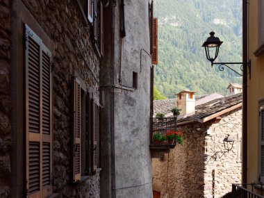 bir İtalyan köy sokak aydınlatma için eski sokak lambası