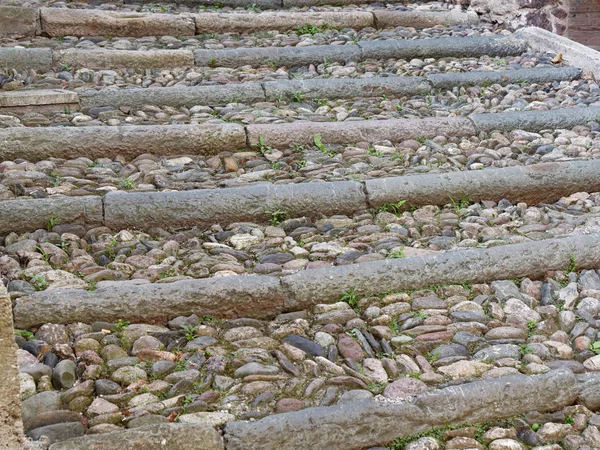 Stenen trappen straat van een berg Italiaans dorp — Stockfoto