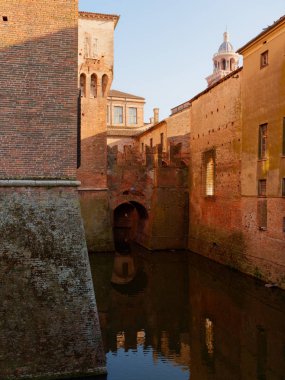 Mantova şehrinde kale duvarı, İtalya