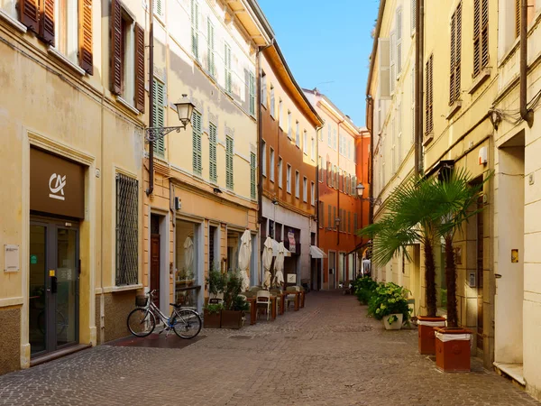 マントバ、イタリア - 2019年8月10日:美しい狭い都市通り2019 — ストック写真