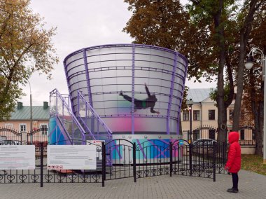 Gomel, Belarus - 5 Ekim 2019: Eğlence fıçısı çekimi