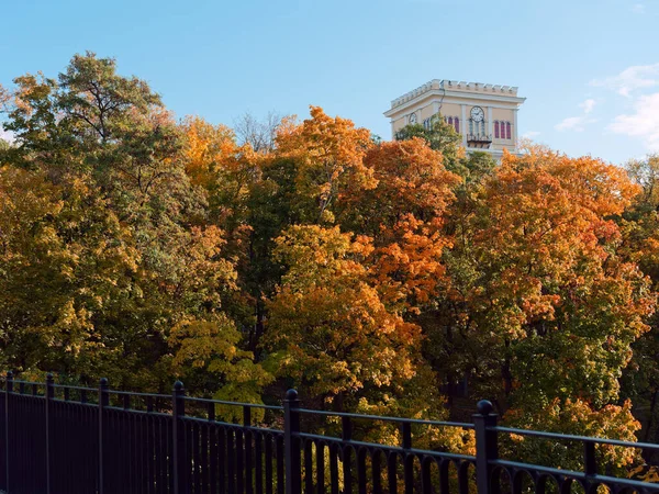 Paysage d'automne dans un parc municipal. Gomel, Biélorussie — Photo