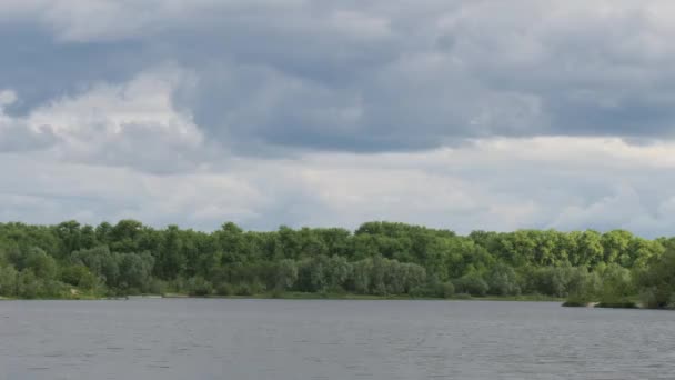 Atlet Kajaku Plave Řece Špatného Počasí 2020 — Stock video