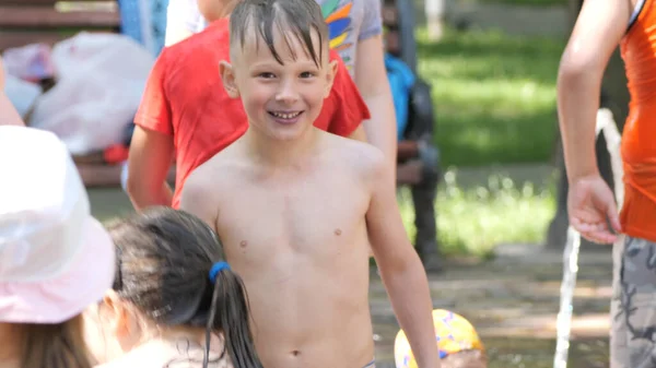 Children Bathe Fountain Park 2020 — Stock Photo, Image