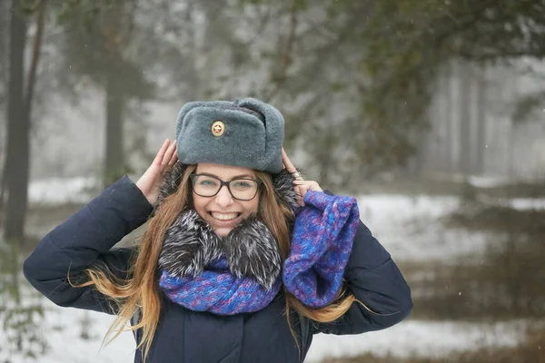 Gaie Fille Dans Chapeau Hiver Militaire République Biélorussie 2020 — Photo