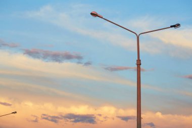 Gün batımından önce gökyüzünde tuhaf bulutlar