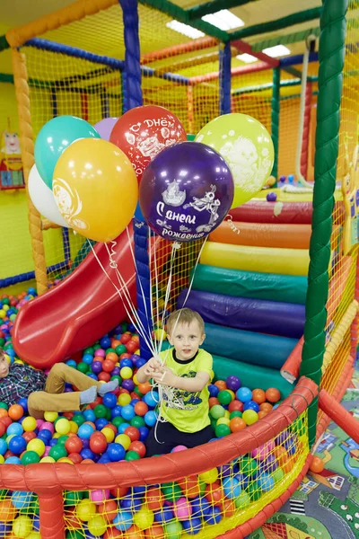 Gomel Weißrussland April 2018 Kinder Spielen Kinderunterhaltungszentrum Geburtstag 2020 — Stockfoto