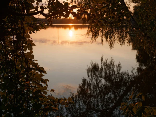 Vidsträckt Vatten Sjön Kvällen 2020 — Stockfoto