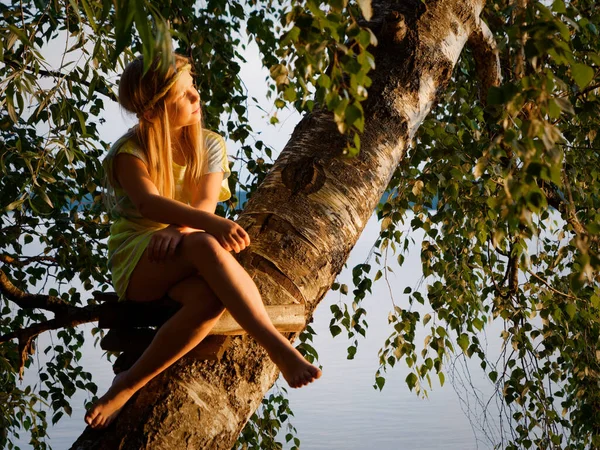 Meninas Loiras Com Olhos Azuis Lago Pôr Sol 2020 — Fotografia de Stock