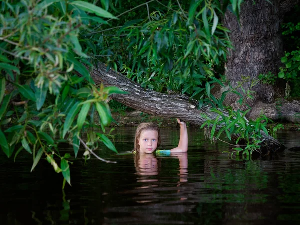 Sereia Meninas Com Olhos Azuis Moitas Verdes Água 2020 — Fotografia de Stock