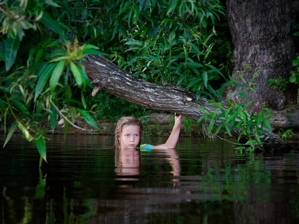 Sereia Meninas Com Olhos Azuis Moitas Verdes Água 2020 — Fotografia de Stock