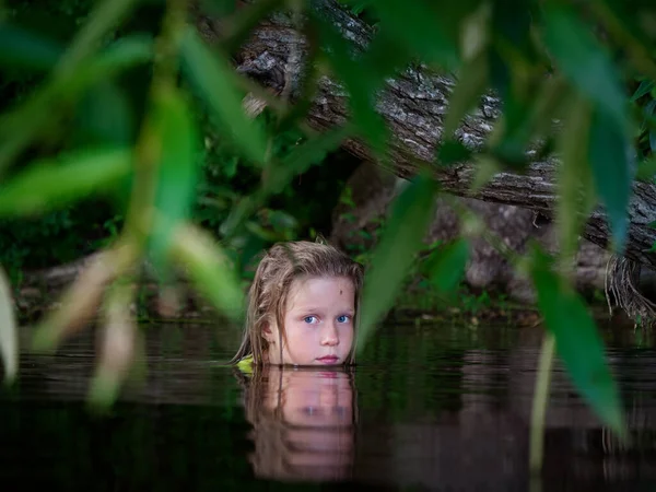 Meerjungfrauen Mit Blauen Augen Grünen Dickicht Wasser 2020 — Stockfoto