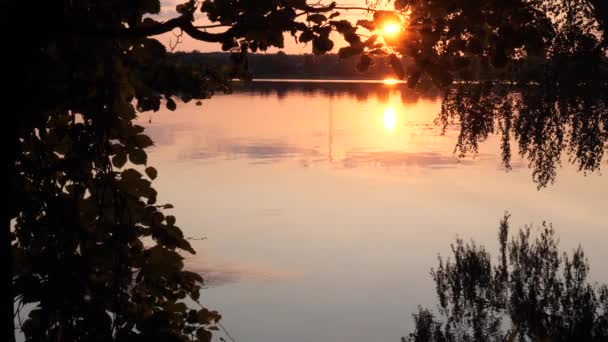 Vidsträckt Vatten Sjön Kvällen — Stockvideo