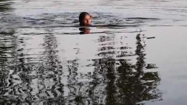 Beautiful Girl Bathes Lake Sunset — Stock Video