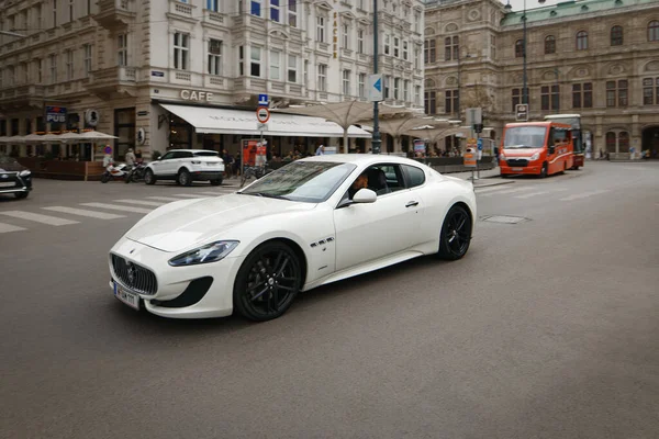 Viena Áustria Abril 2018 Carro Branco Maserati Rua Cidade 2020 — Fotografia de Stock