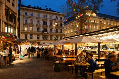 Budapeşte, Macaristan - 17 Nisan 2018 Kafenin dış tasarımı