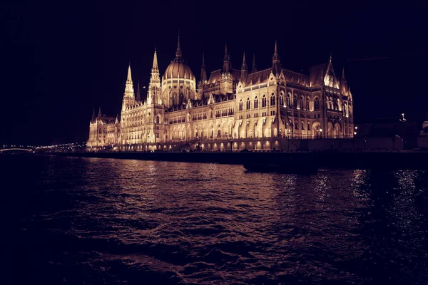 Budapest Magyarország 2018 Április Parlament Épülete Éjszakai Megvilágításban — Stock Fotó