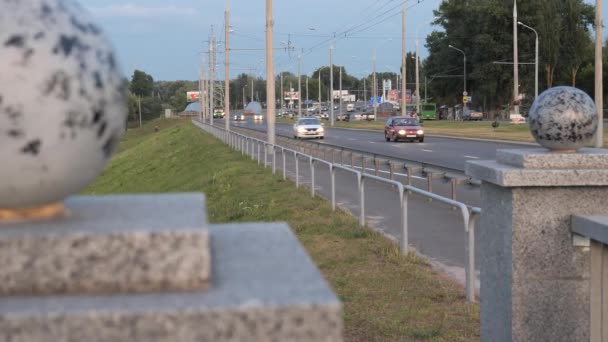 Gomel Belarus Août 2020 Trafic Automobile Par Une Soirée Été — Video