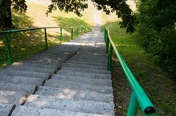 Velha Escada Pedra Danificada Para Cima Para Baixo Fundo Texturizado — Fotografia de Stock