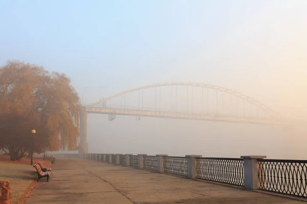 Voetgangersbrug Mist Herfst Gomel Belarus 2020 — Stockfoto