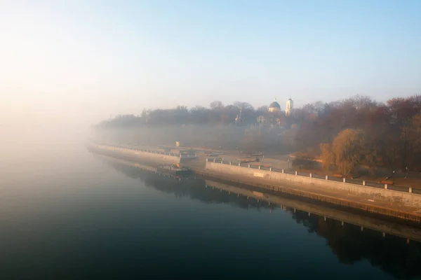 Dijk Van Stad Het Najaar Uitzicht Gomel Rivier Wit Rusland — Stockfoto