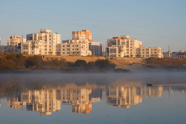 Многоэтажные Городские Дома Рядом Озером Туманом Гомель Беларусь 2020 — стоковое фото