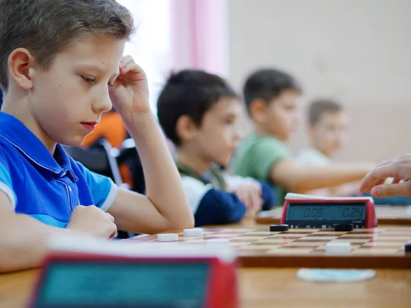 Гомел Belarus Вересня 2020 Діти Дорослі Грають Шашки Драфті 2020 — стокове фото