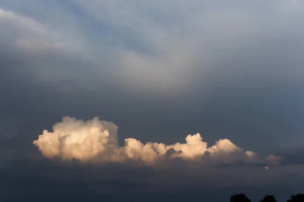 Біла Яхта Поверхні Моря Штормові Хмари 2015 — стокове фото
