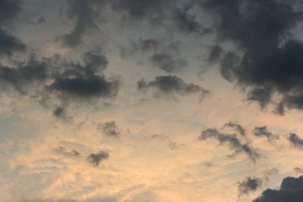 Weiße Jacht Auf Meeresoberfläche Und Gewitterwolken 2015 — Stockfoto