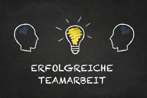 Erfolgreiche Teamarbeit Head Brain Light Bulb Chalkboard Background Translation Successful — Zdjęcie stockowe