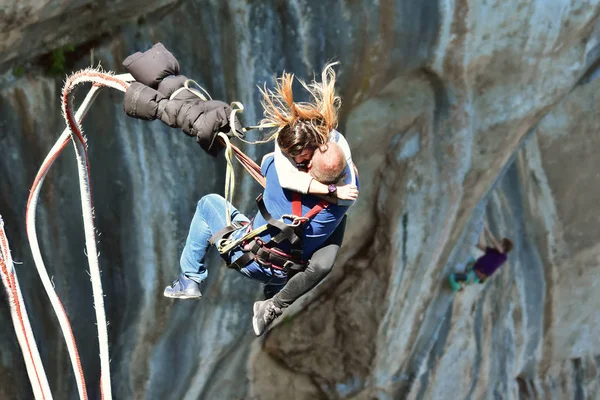 Tandem Bungee Ugrik Szélsőséges Szórakoztató Sport Jogdíjmentes Stock Fotók