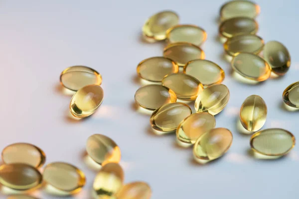 sağlıklı altın Omega 3 yağ asidi kapsülleri 