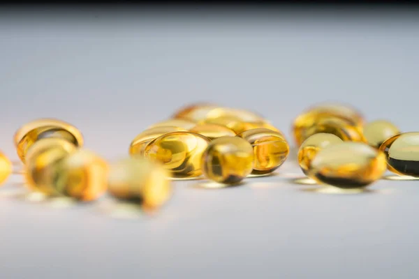Çift altın Omega 3 yağ asidi kapsülleri 