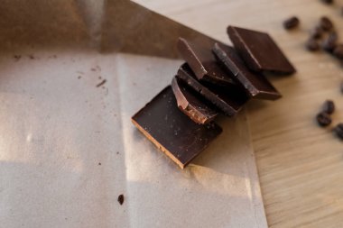 Kahve çekirdekleri ve çikolata