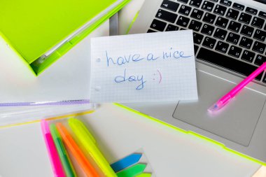 Ofisteki bilgisayarda not