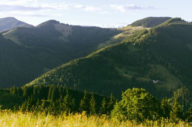 gündoğumu zaman dağın üzerinde güzel manzara