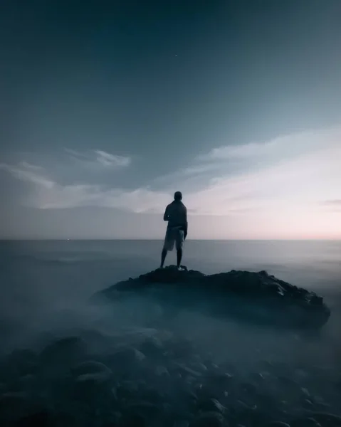 Man Standing Mist Looking Horizon — Stock Photo, Image