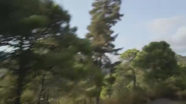 Rápido Movimento Diagonal Aéreo Partir Caminho Sujeira Para Revelar Montanhas — Vídeo de Stock