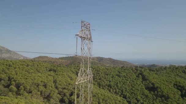 Foto Aérea Revés Poste Transmisión Alto Voltaje Las Montañas — Vídeos de Stock