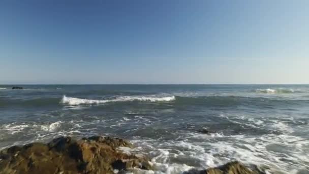 Dolly Atirou Praia Para Oceano — Vídeo de Stock