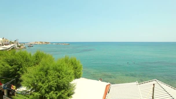 Maravilloso paisaje. Hoteles y playas en la costa del mar . — Vídeo de stock