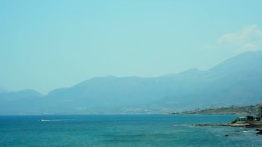 Yunanistan. Güzel Yalı Dağları arka planı