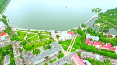 Havadan görünümü. Şehir, dolgu ve mavi göl güzel görünümünü. Ternopil. Ukrayna