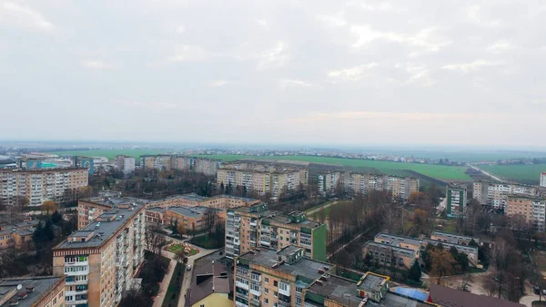 Вид з повітря на місто з висоти пташиного польоту — стокове фото