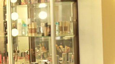 Güzellik salonu güzel aynada. Makyaj aynası. Kuaför ayna yakın çekim