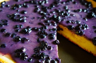  Süzme peynirli güveç ve yaban mersini reçeli