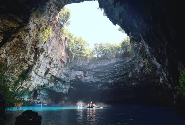 Gölde küfreden turist teknesi
