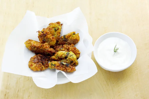 Řecké Cuketové Křupky Tzatziki — Stock fotografie